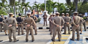 ผกก.สภ.ปักธงชัยร่วมเคารพธงชาติและอบรมคุณธรรมจริยธรรมปล่อยแถวออกปฏิบัติหน้าที่