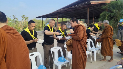 อก010469_05.jpg